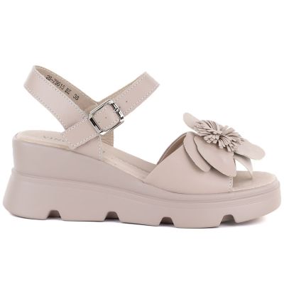 2. Skórzane sandały damskie na koturnie beżowe Vinceza 26-79615