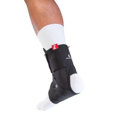 2. Stabilizator kostki Ochraniacz Mueller The One Ankle Brace Premium czarny