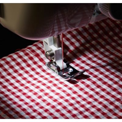 7. Maszyna do szycia Brother AZ17