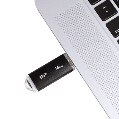 9. Pendrive Silicon Power Ultima U02 16GB USB 2.0 kolor czarny (SP016GBUF2U02V1K)