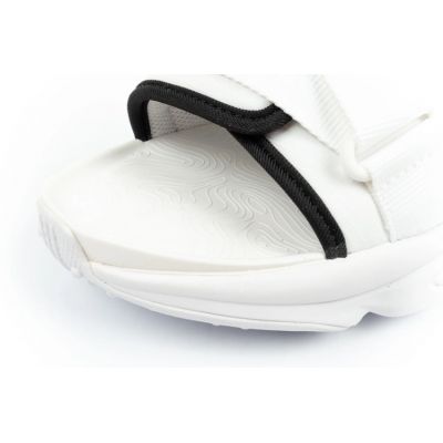 16. Buty adidas Ozweego Sandal W H67276