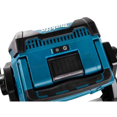 16. Makita DML809 lampa LED