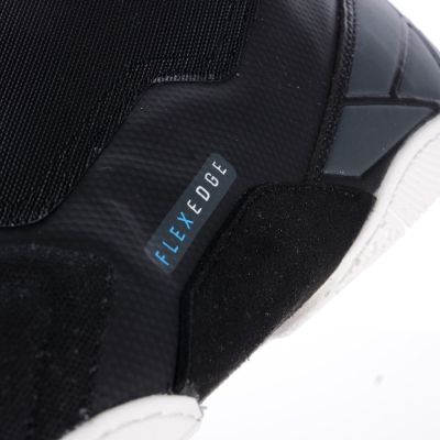 7. Buty bramkarskie TEMPISH Elite Pro