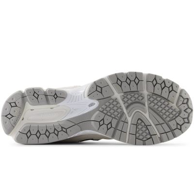 9. Buty New Balance M M2002WC