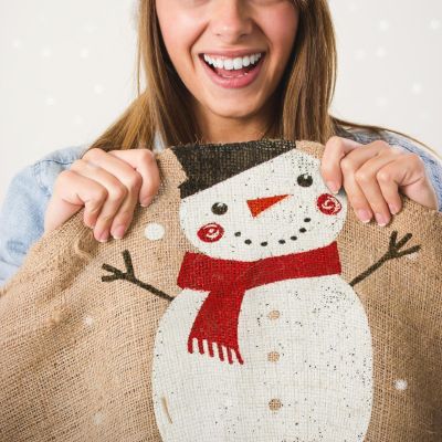 22. WOREK NA PREZENTY JUTOWY 70X50CM BAŁWAN