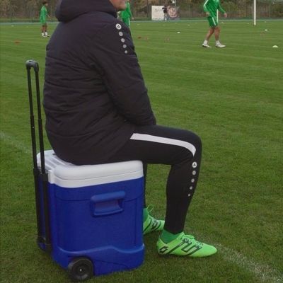 6. Lodówka sportowa na kołach 55 litrów 100827