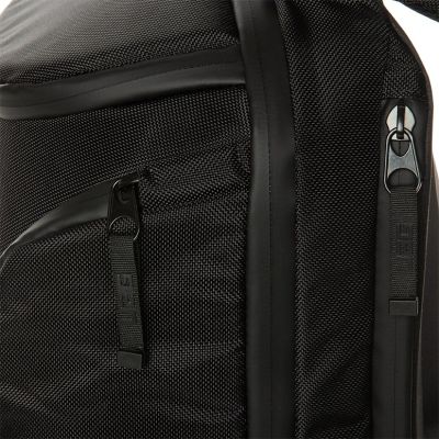 7. Plecak UAG BackPack 13 18L czarny