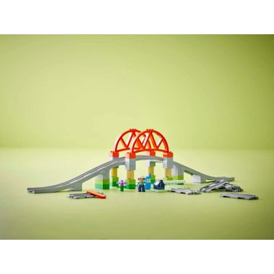 8. LEGO DUPLO TOWN 10426 Most i tory kolejowe - zestaw rozszerzający