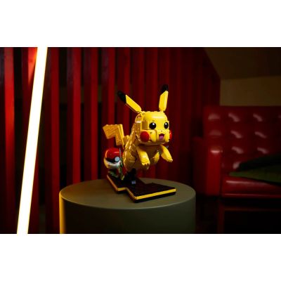 16. LEGO Pokemon 72152 - Pikachu i Pokeball