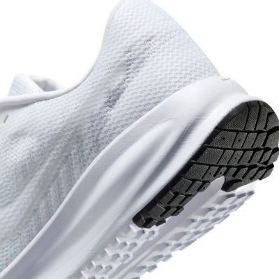 9. Nike buty męskie do biegania Run Defy HM9594-100