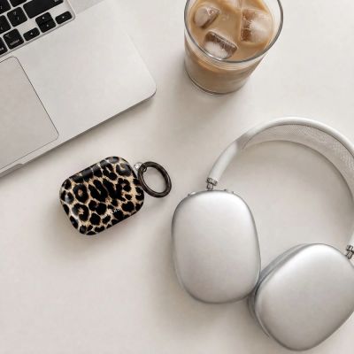 8. Etui Tech-Protect Lamano na AirPods Pro 3 - czarno-brązowe
