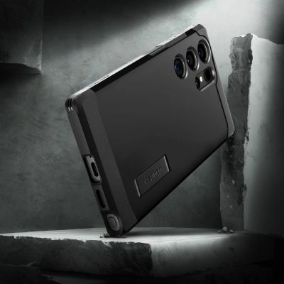 6. Etui Spigen Tough Armor na Samsung Galaxy S24 Ultra - czarne