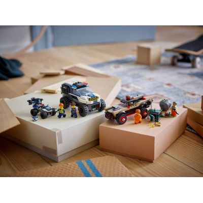 6. LEGO City 60449 - Pościg terenówką policyjną