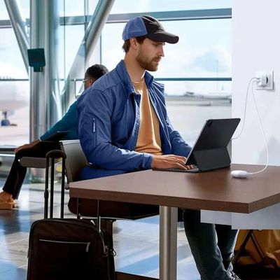 4. Ładowarka sieciowa Ugreen Nexode N Series X227 20W GaN 1x USB-A 1x USB-C - biała