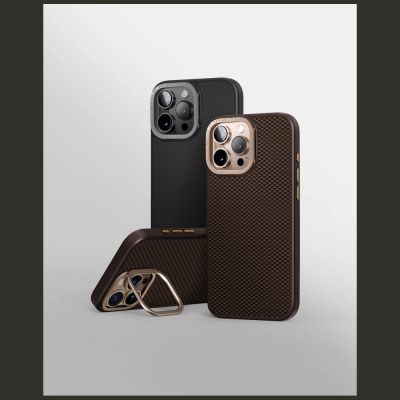 7. Etui UNIQ Keva Max Magclick Charging Camera Stand na iPhone 16 Pro Max - brązowe
