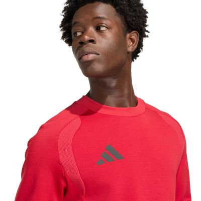 4. Bluza męska adidas Tiro 26 Travel Crew czerwona KD3324