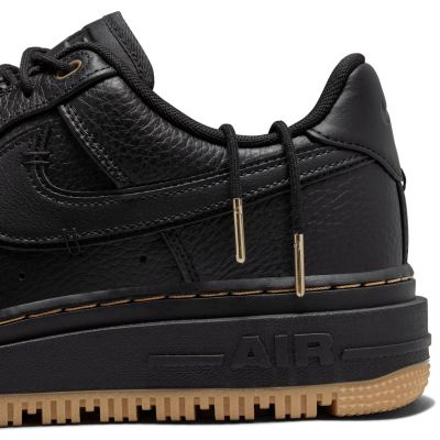 8. Nike Air Force 1 Luxe Czarny 40.5