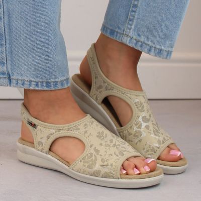 3. Sandały damskie wsuwane komfortowe beżowe Unisoft 7196