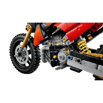 7. LEGO Technic 42238 - Motocykl Ducati Desmo450 MX Factory