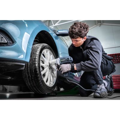 14. Klucz udarowy elektryczny 800 Nm 1/2” do kół walizka W33250 WUBER