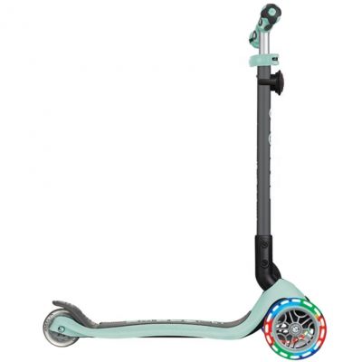 9. Hulajnoga jeździk rowerek Globber GO-UP Deluxe Lights 646-206
