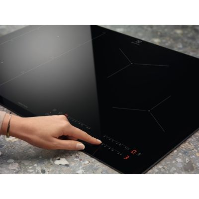 12. Płyta indukcyjna ELECTROLUX EIS62443