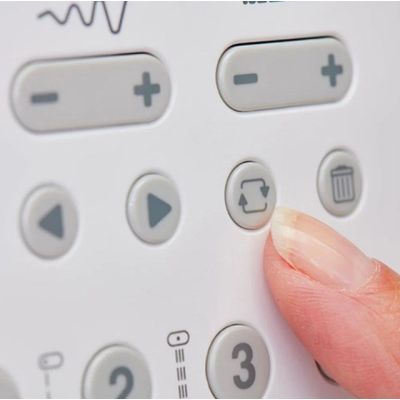 4. SINGER Maszyna do szycia Elite CE677 Prąd elektryczny Biała