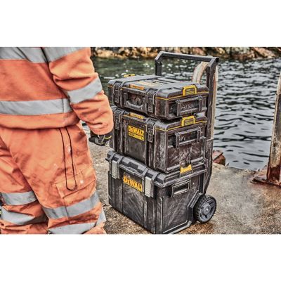 8. DeWALT DWST83293-1 walizka na narzędzia