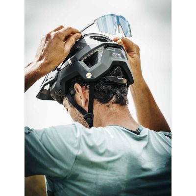 7. Kask rowerowy Julbo Forest Evo White/Black biały