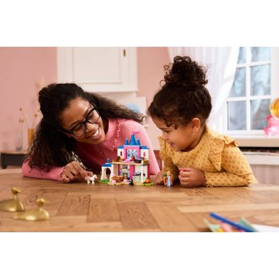 9. LEGO Disney 43283 - Zamek Kopciuszka i jej zwierzęcych przyjaciół