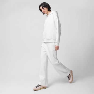 4. Spodnie dresowe z szerokimi nogawkami damskie Outhorn