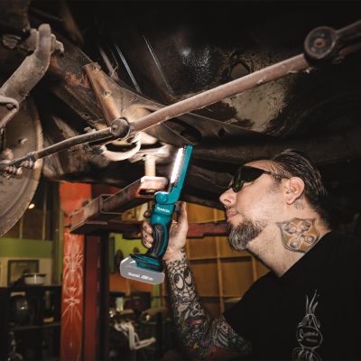 2. Makita DML801 latarka