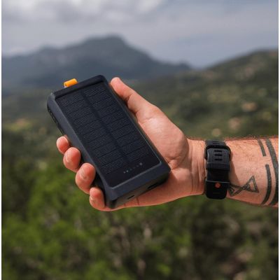 4. Power bank solarny Xtorm XG2