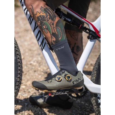 2. Skarpety rowerowe NORTHWAVE Extreme Pro Sock - czarny szary