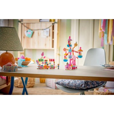 27. LEGO Friends 42700 - Cukierkowo-babeczkowy diabelski młyn