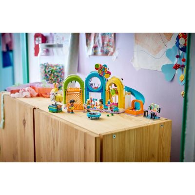 9. LEGO Friends 42686 Kryty plac zabaw