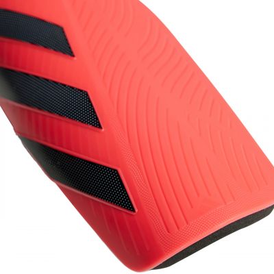 3. Ochraniacze piłkarskie adidas Tiro Club JM4203