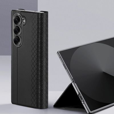 3. Etui Dux Ducis Brill na Samsung Galaxy Z Fold7 z zamknięciem magnetycznym - czarne