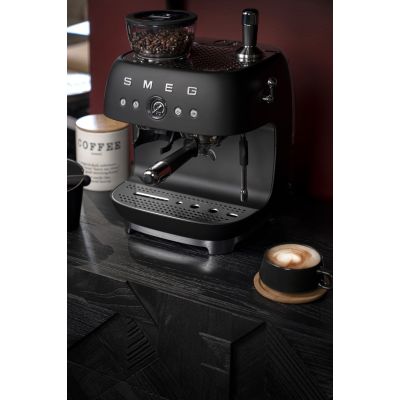 26. Smeg EGF03BLMEU ekspres do kawy Ręczny Ekspres do espresso 2,4 l