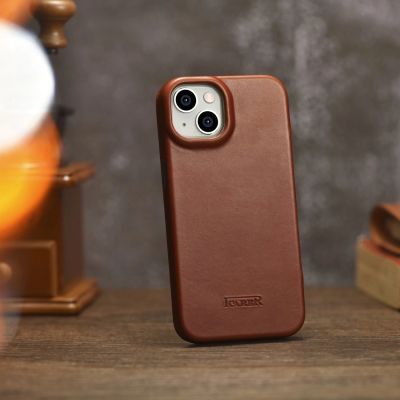 28. iCarer CE Oil Wax Premium Leather Folio Case skórzane etui iPhone 14 Plus z klapką magnetyczne MagSafe brązowy (AKI14220707-BN)