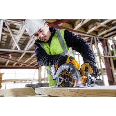 5. DeWALT DCS578NT-XJ przenośna pilarka tarczowa