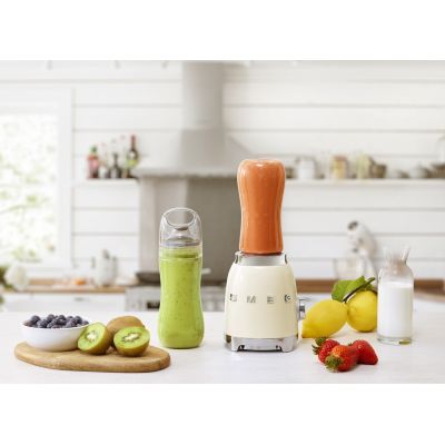 7. Blender sportowy SMEG PBF01CREU
