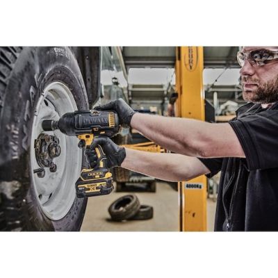 5. Klucz udarowy 1/2" 18V 2*5,0Ah DCF900P2G DEWALT