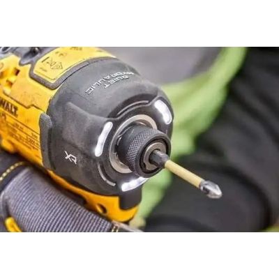 7. Zakrętarka udarowa 1/4" 18V XR DCF870N DEWALT