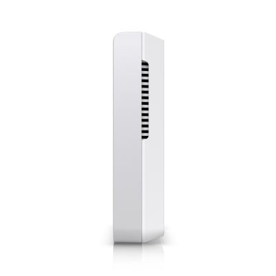 16. Access Point Wi-Fi 7 Ubiquiti UniFi U7 Pro Wall 2.4GHz(2x2)/5GHz(2x2)/6GHz(2x2) PoE+ 1x2,5G