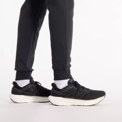 12. Spodnie New Balance Sport Fleece Jogger M MP43904BK