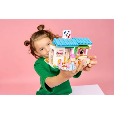 24. LEGO Friends 42677 Piekarnia z przysmakami dla psów