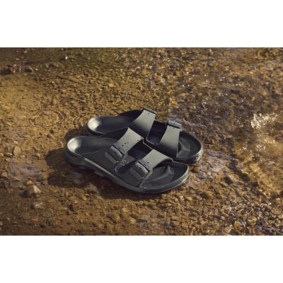 12. Klapki Birkenstock Mogami Terra Stealth 2-Strap 1029595