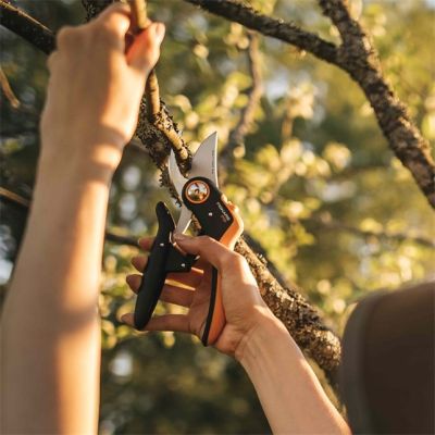 3. Sekator nożycowy Fiskars Plus PowerLever P721