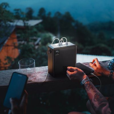 10. Powerbank Wozinsky W8-B 100000mAh 30W 2xUSB-A i 2xUSB-C  z latarką - czarny
